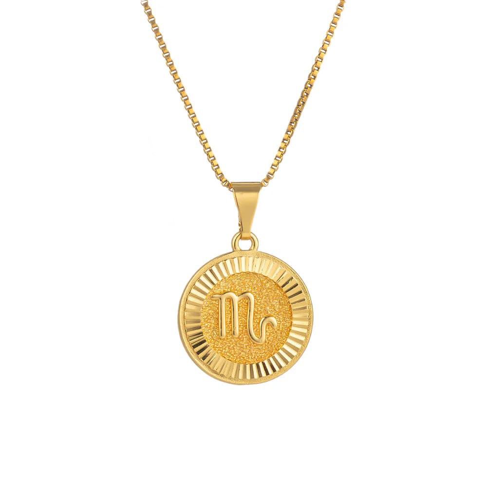 Goldhalskette mit dem Sternzeichen Skorpion (Scorpio) auf einem texturierten Medaillon