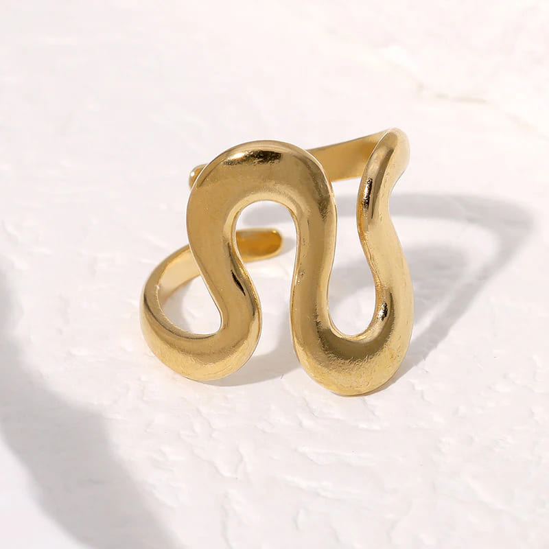 Striking gold ring with an abstract wavy motif made of surgical steel